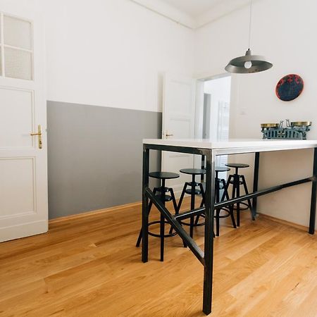 Mazuranic Square Apartment Загреб Номер фото
